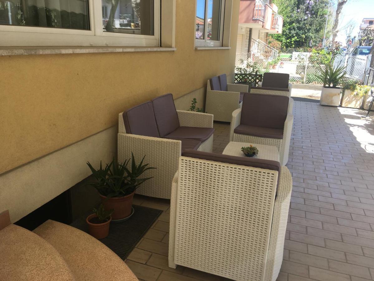 Hotel Villa Rinaldini Rimini Exterior photo