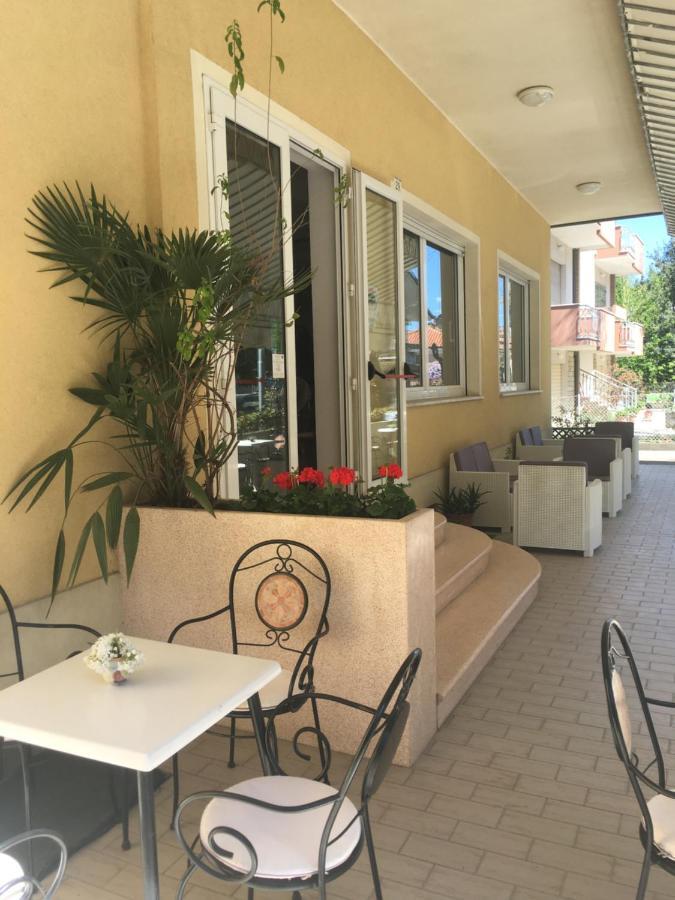 Hotel Villa Rinaldini Rimini Exterior photo